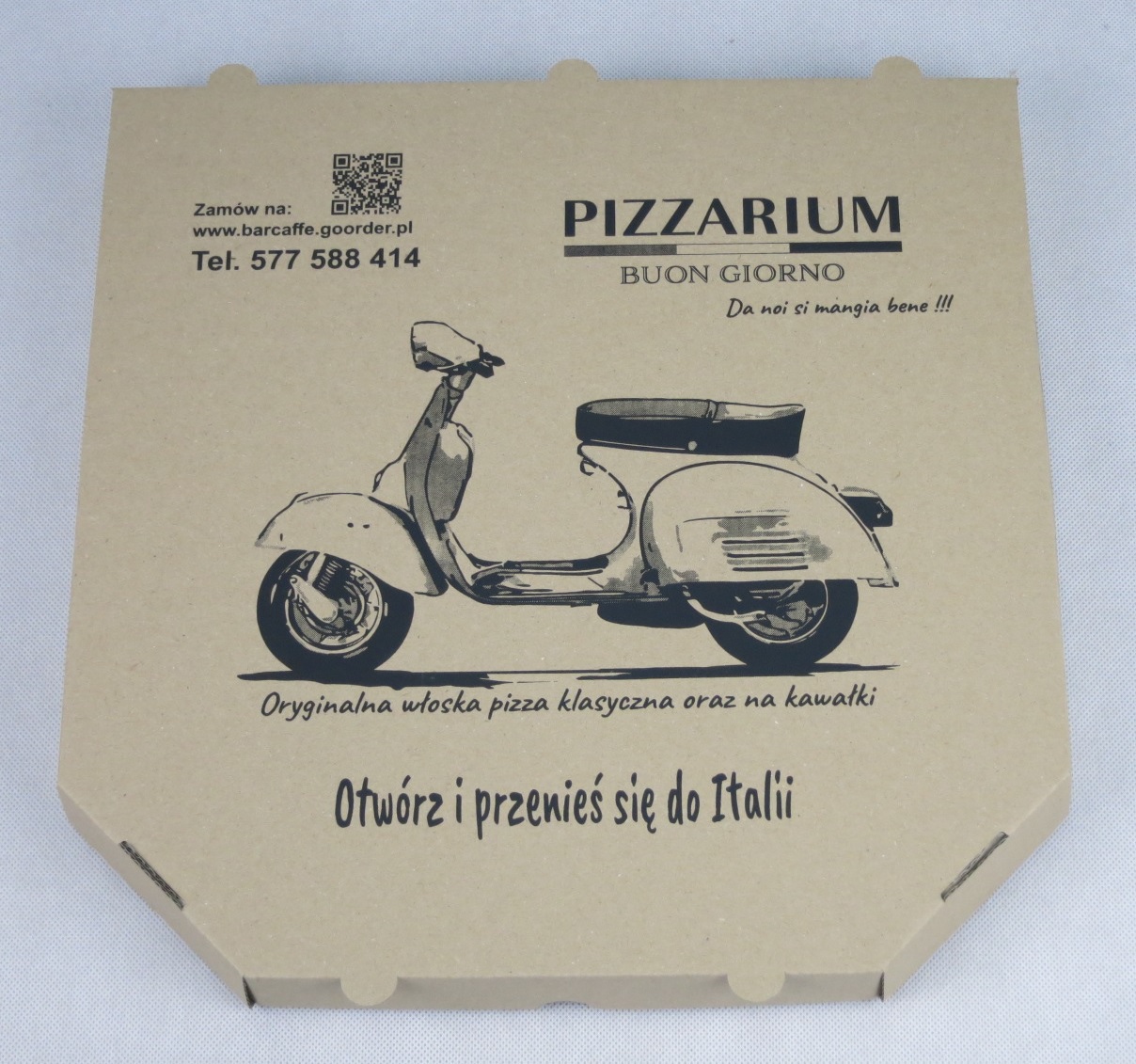 Pizzarium karton na pizzę szary z nadrukiem.jpg